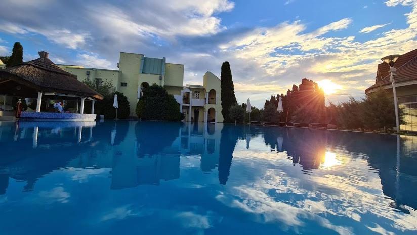 Mediterran Apartman With Pool Siófok Zewnętrze zdjęcie