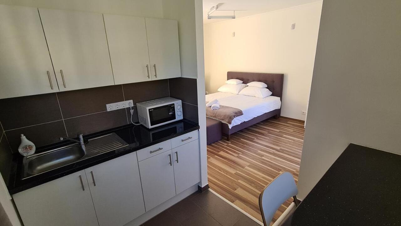 Mediterran Apartman With Pool Siófok Zewnętrze zdjęcie