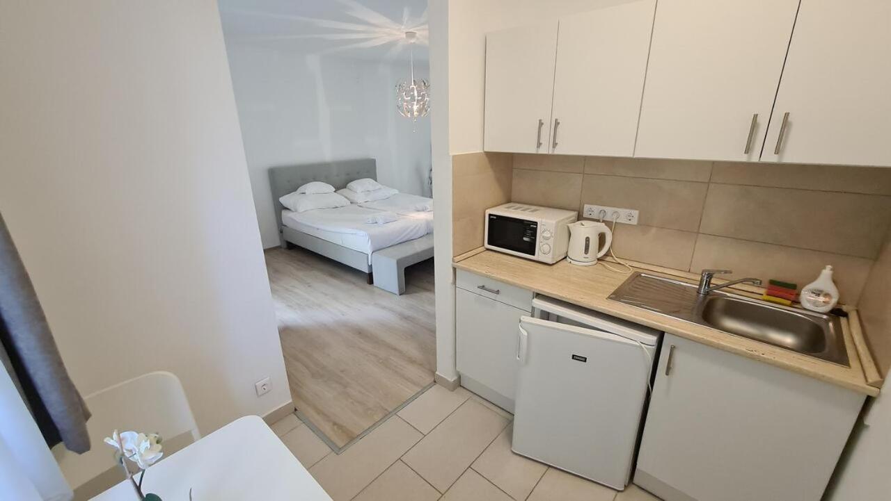 Mediterran Apartman With Pool Siófok Zewnętrze zdjęcie