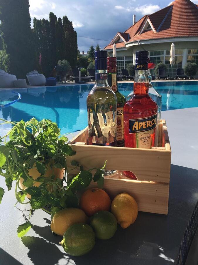 Mediterran Apartman With Pool Siófok Zewnętrze zdjęcie