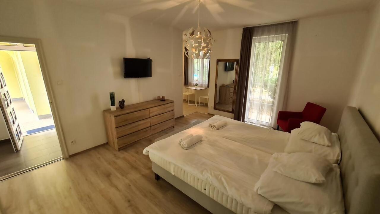 Mediterran Apartman With Pool Siófok Zewnętrze zdjęcie
