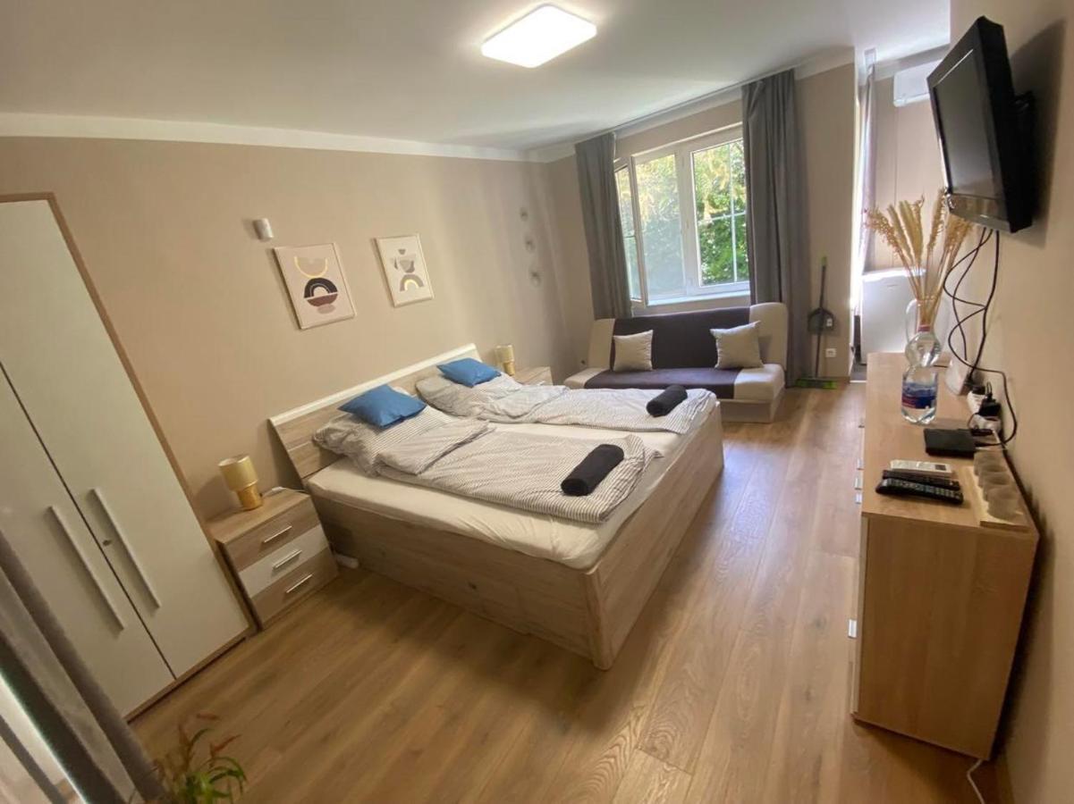 Mediterran Apartman With Pool Siófok Zewnętrze zdjęcie