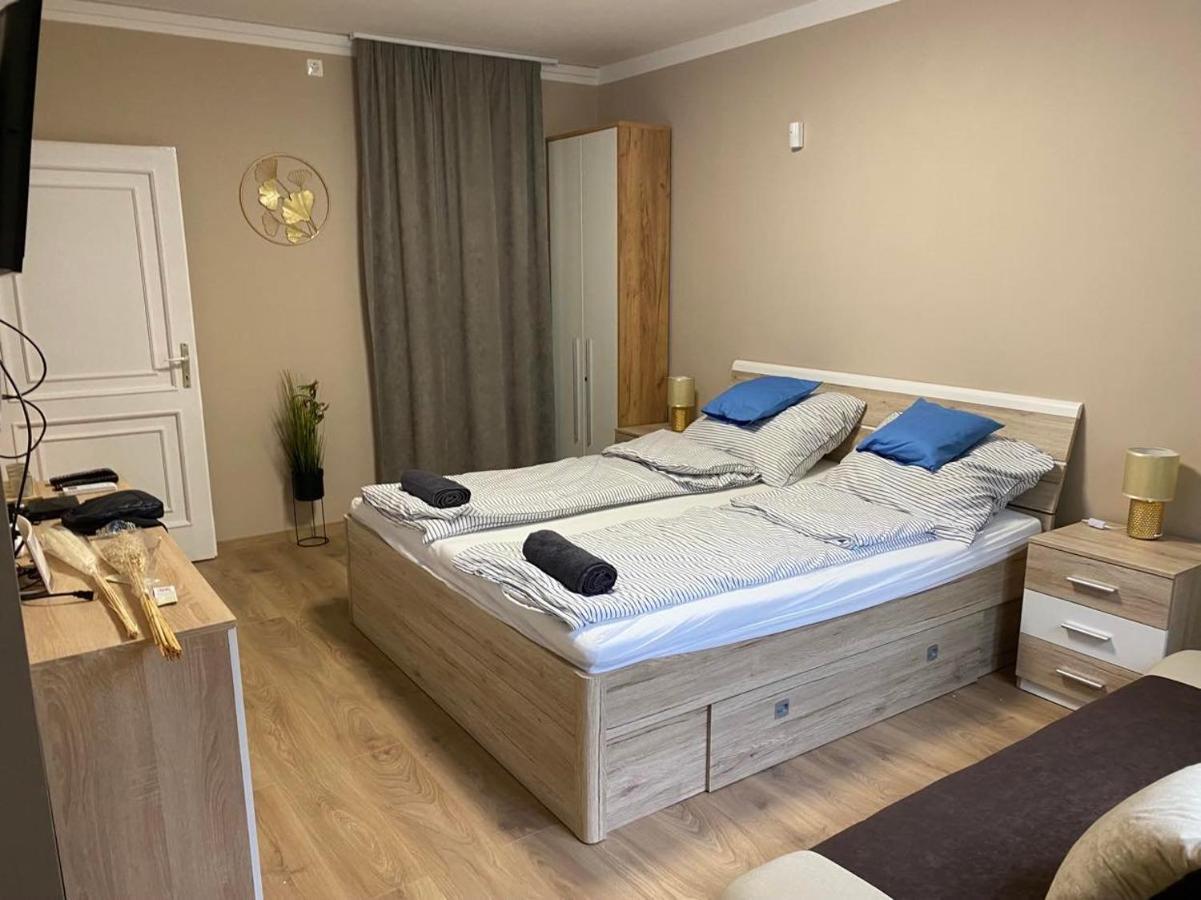 Mediterran Apartman With Pool Siófok Zewnętrze zdjęcie
